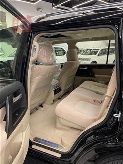 تۆیۆتا لاند کروزەر